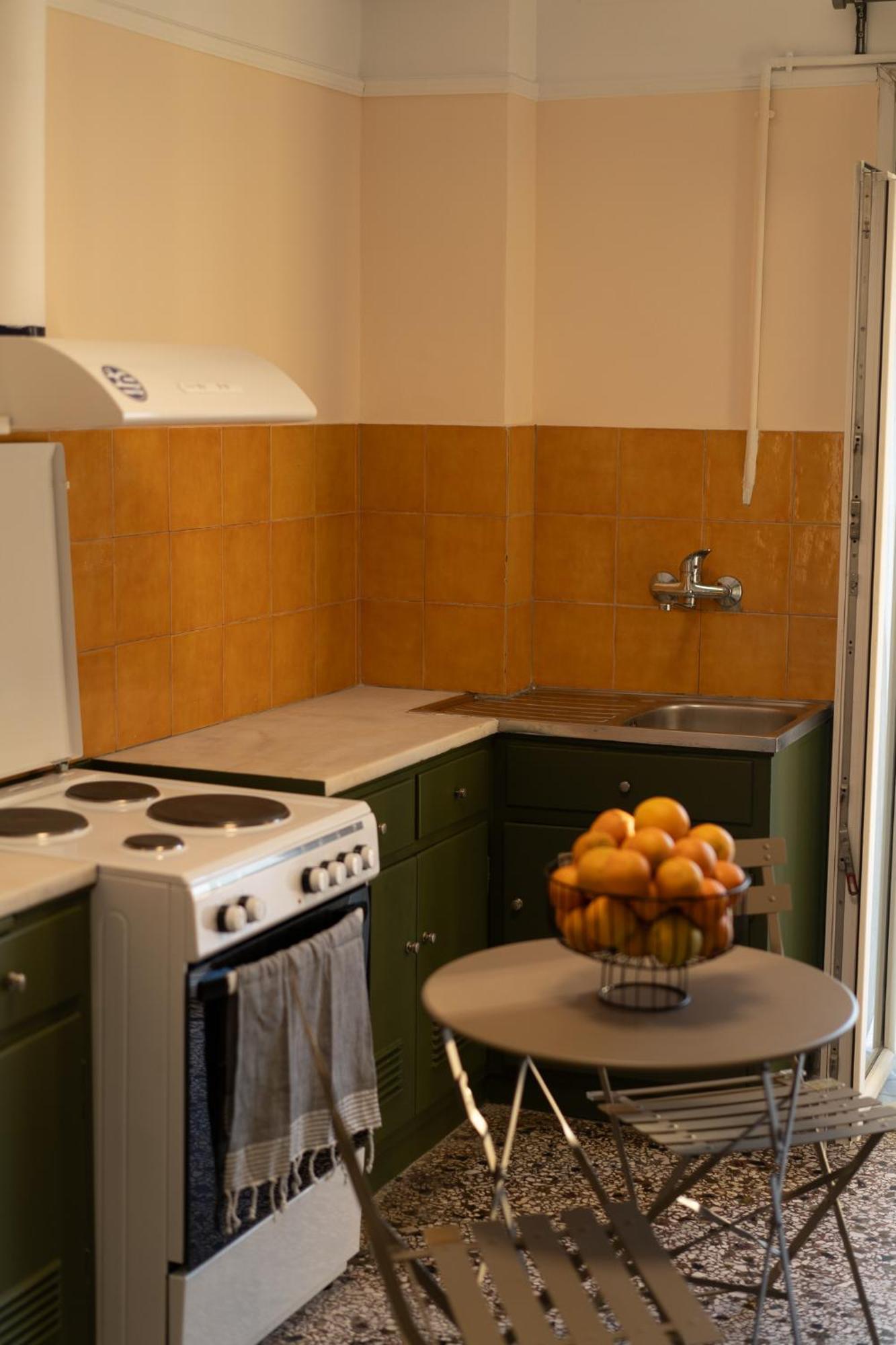 Central Mytilene City-View Apartment For 7 מראה חיצוני תמונה