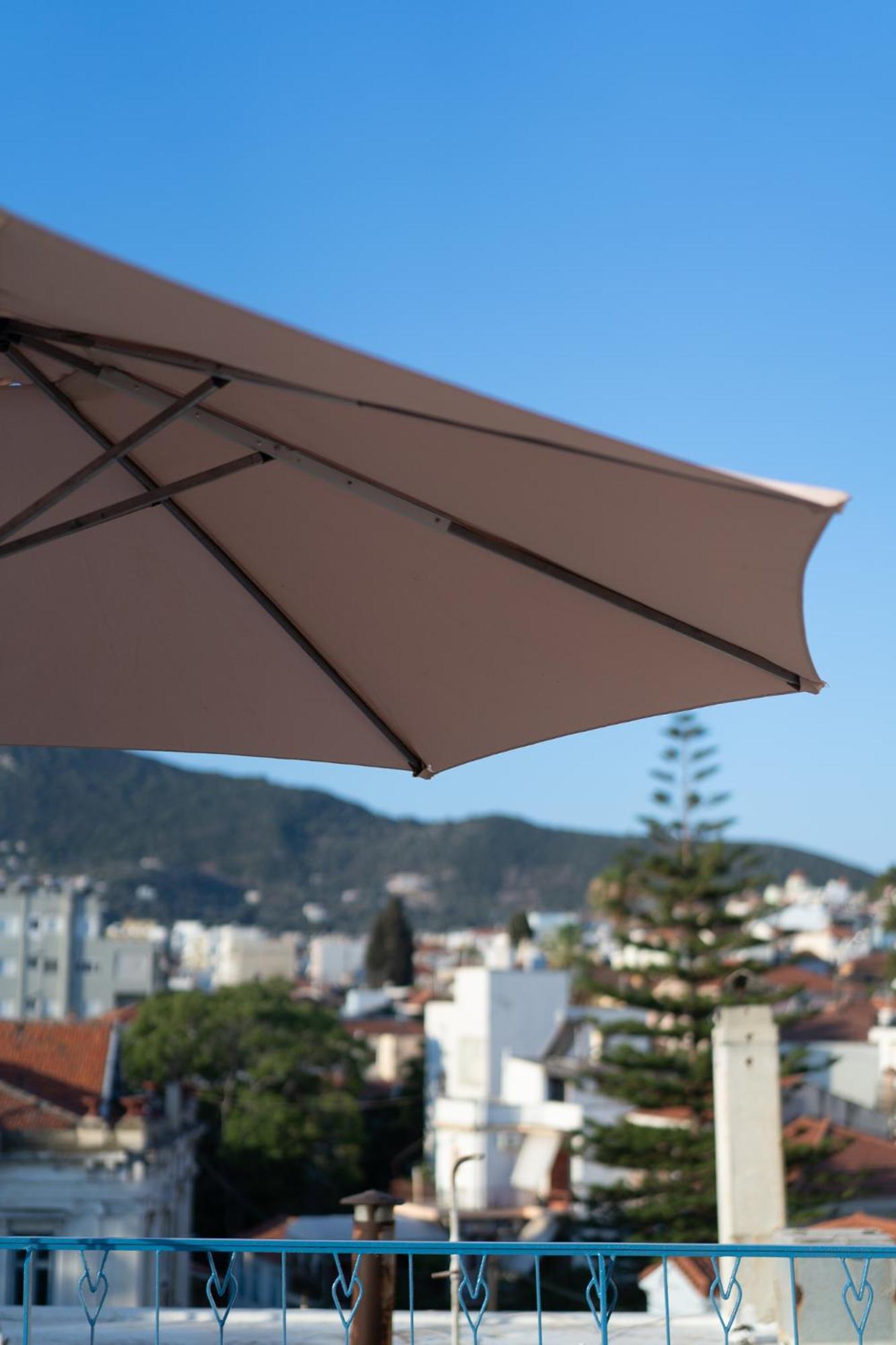 Central Mytilene City-View Apartment For 7 מראה חיצוני תמונה