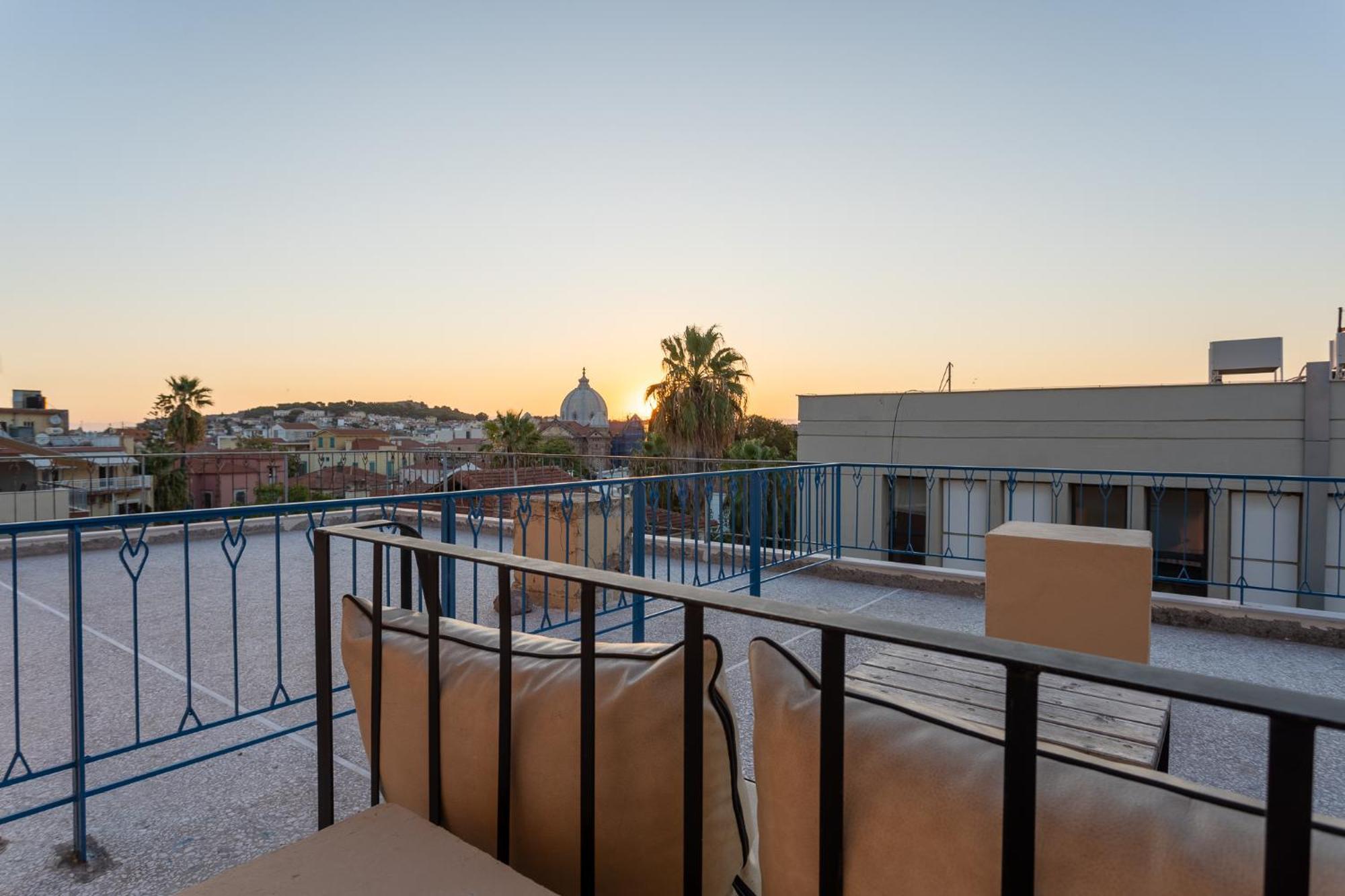 Central Mytilene City-View Apartment For 7 מראה חיצוני תמונה