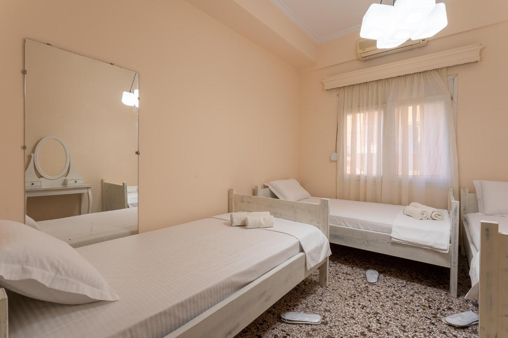 Central Mytilene City-View Apartment For 7 מראה חיצוני תמונה