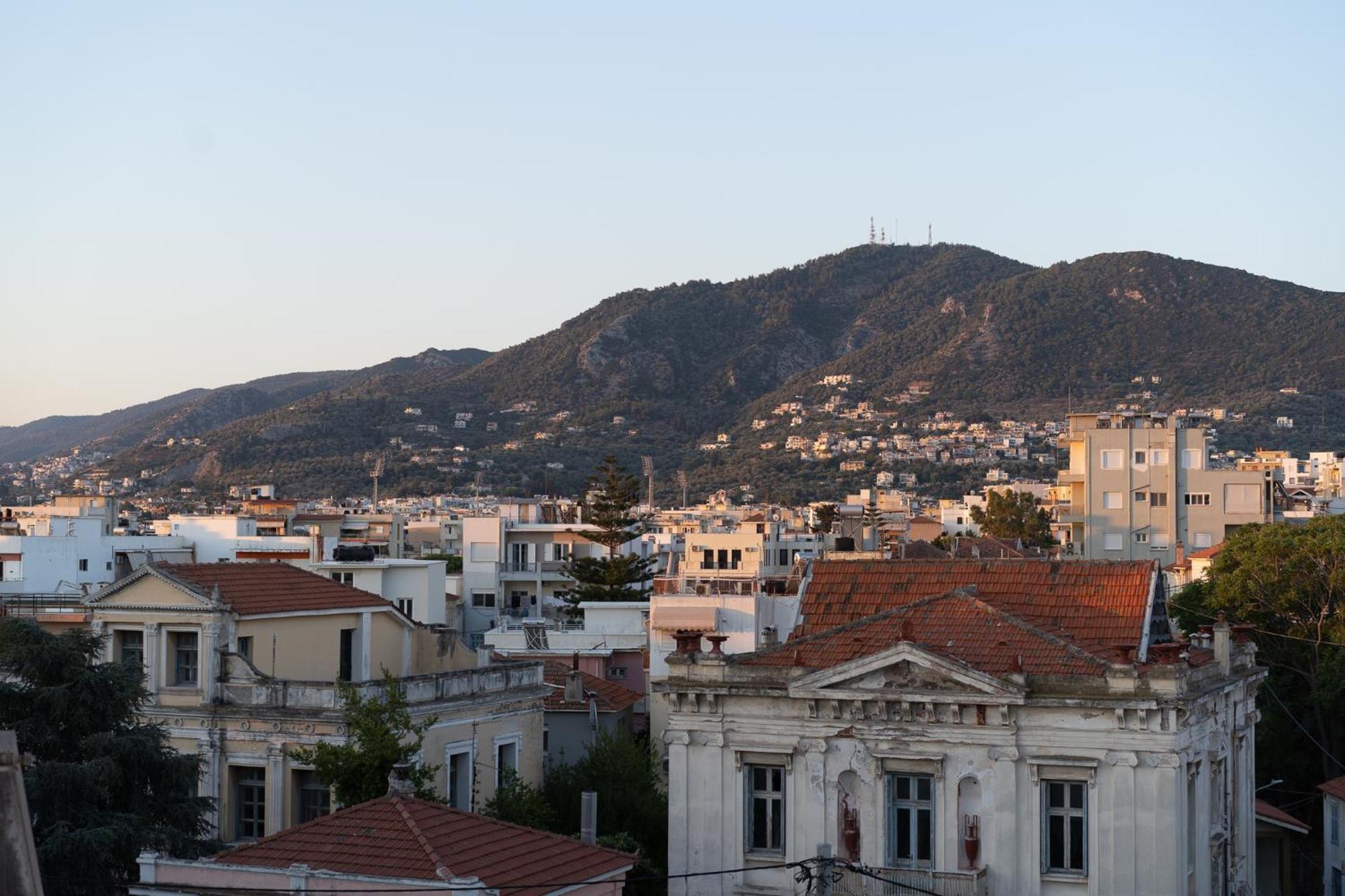 Central Mytilene City-View Apartment For 7 מראה חיצוני תמונה
